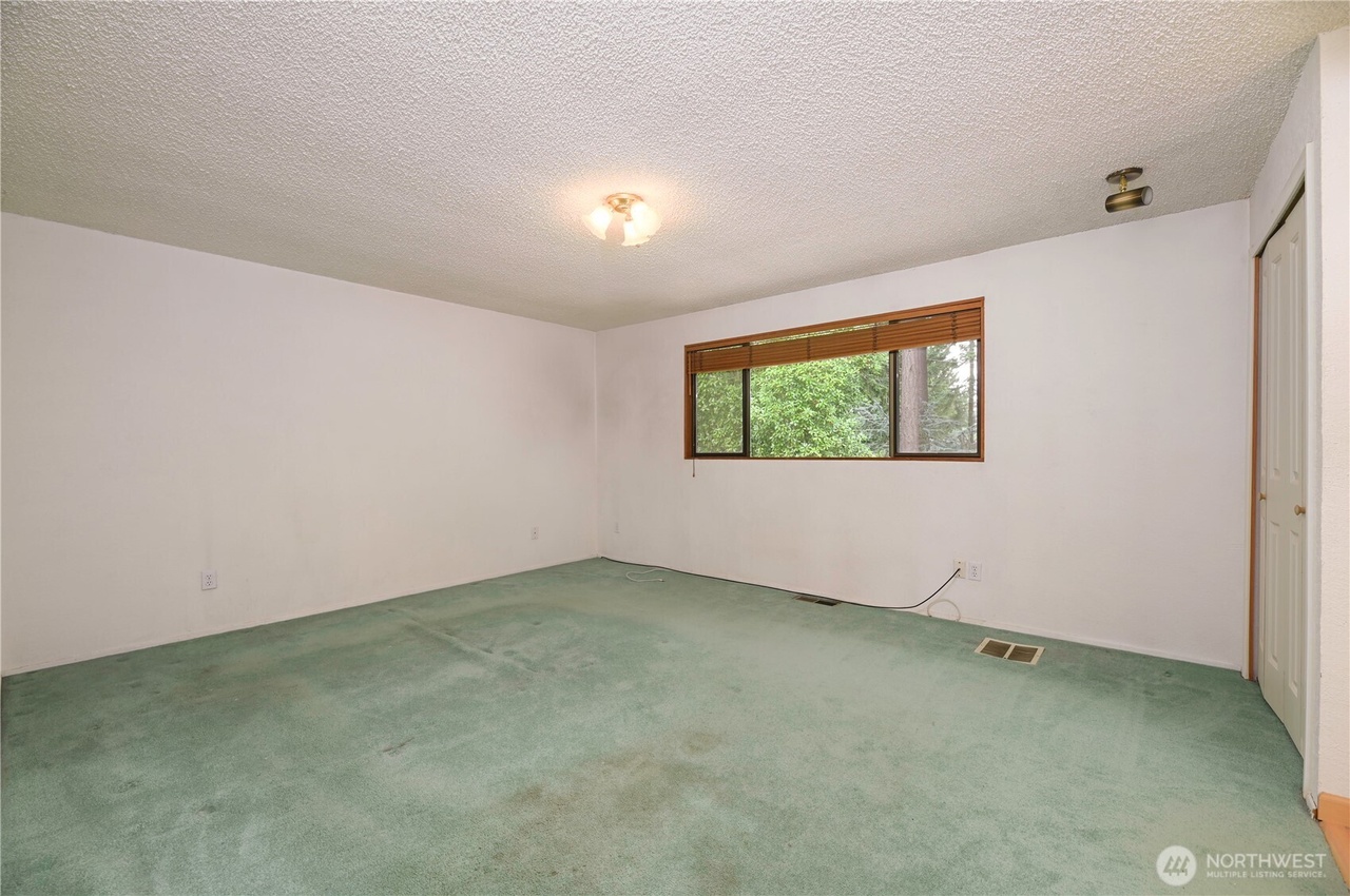 Edmonds, Washington, 98026, United States, 3 Bedrooms Bedrooms, ,2 BathroomsBathrooms,Residential,Forsale,1946226