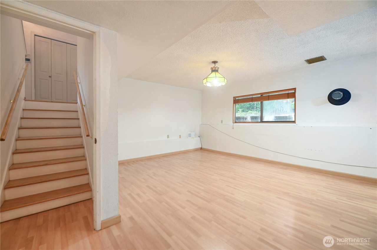 Edmonds, Washington, 98026, United States, 3 Bedrooms Bedrooms, ,2 BathroomsBathrooms,Residential,Forsale,1946226