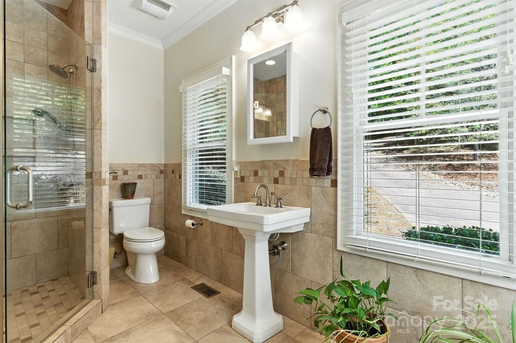 Connelly Springs, North Carolina, 28612, United States, 3 Bedrooms Bedrooms, ,3.5 BathroomsBathrooms,Residential,Forsale,1953168