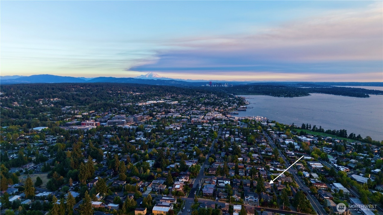 Kirkland, Washington, 98033, United States, 3 Bedrooms Bedrooms, ,3 BathroomsBathrooms,Residential,Forsale,1946229