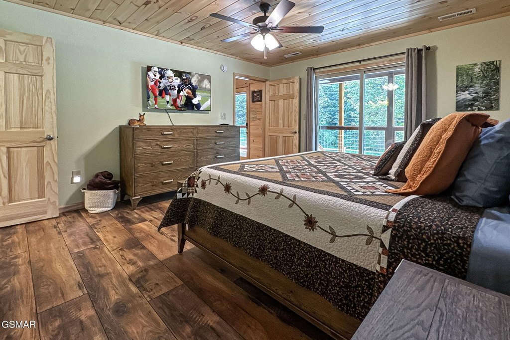 Gatlinburg, Tennessee, 37738, United States, 2 Bedrooms Bedrooms, ,2 BathroomsBathrooms,Residential,Forsale,1960233