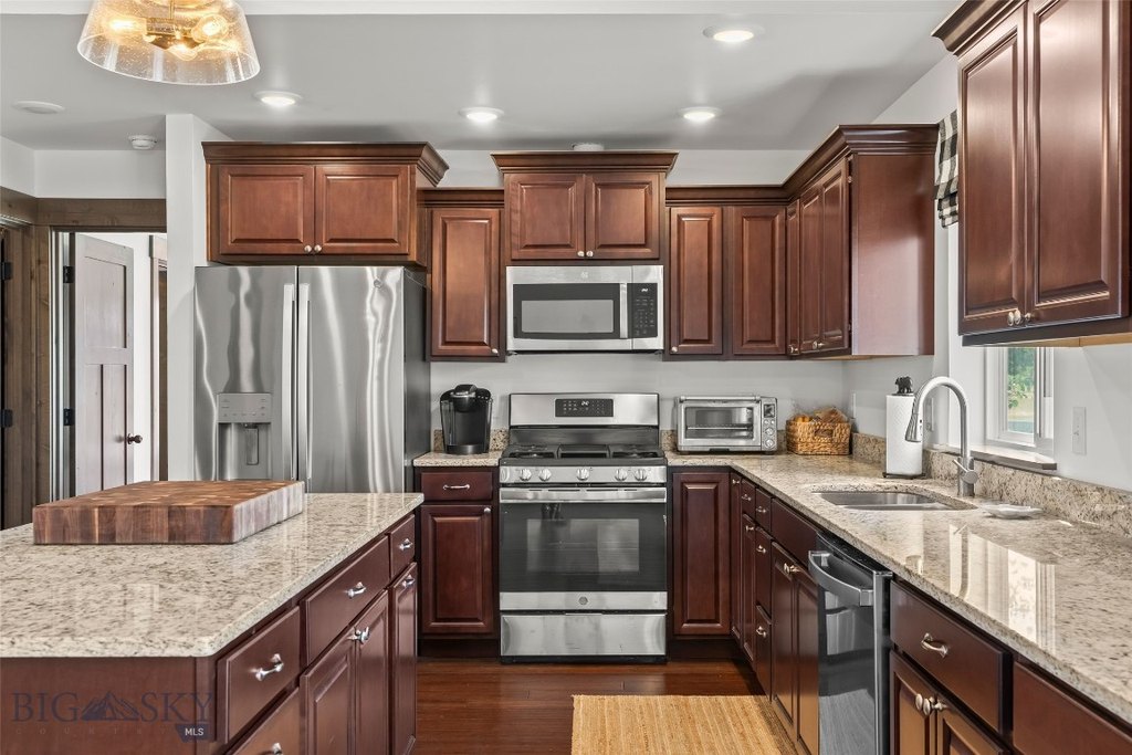 Ennis, Montana, 59729, United States, 3 Bedrooms Bedrooms, ,2 BathroomsBathrooms,Residential,Forsale,1986961