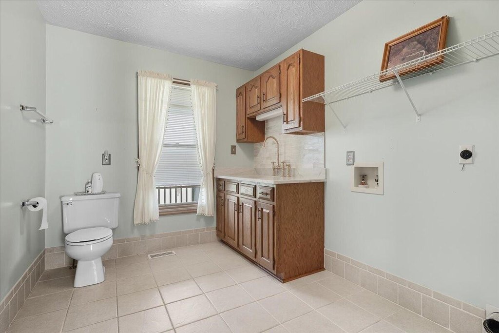 Russellville, Tennessee, 37860, United States, 3 Bedrooms Bedrooms, ,2.5 BathroomsBathrooms,Residential,Forsale,1962207