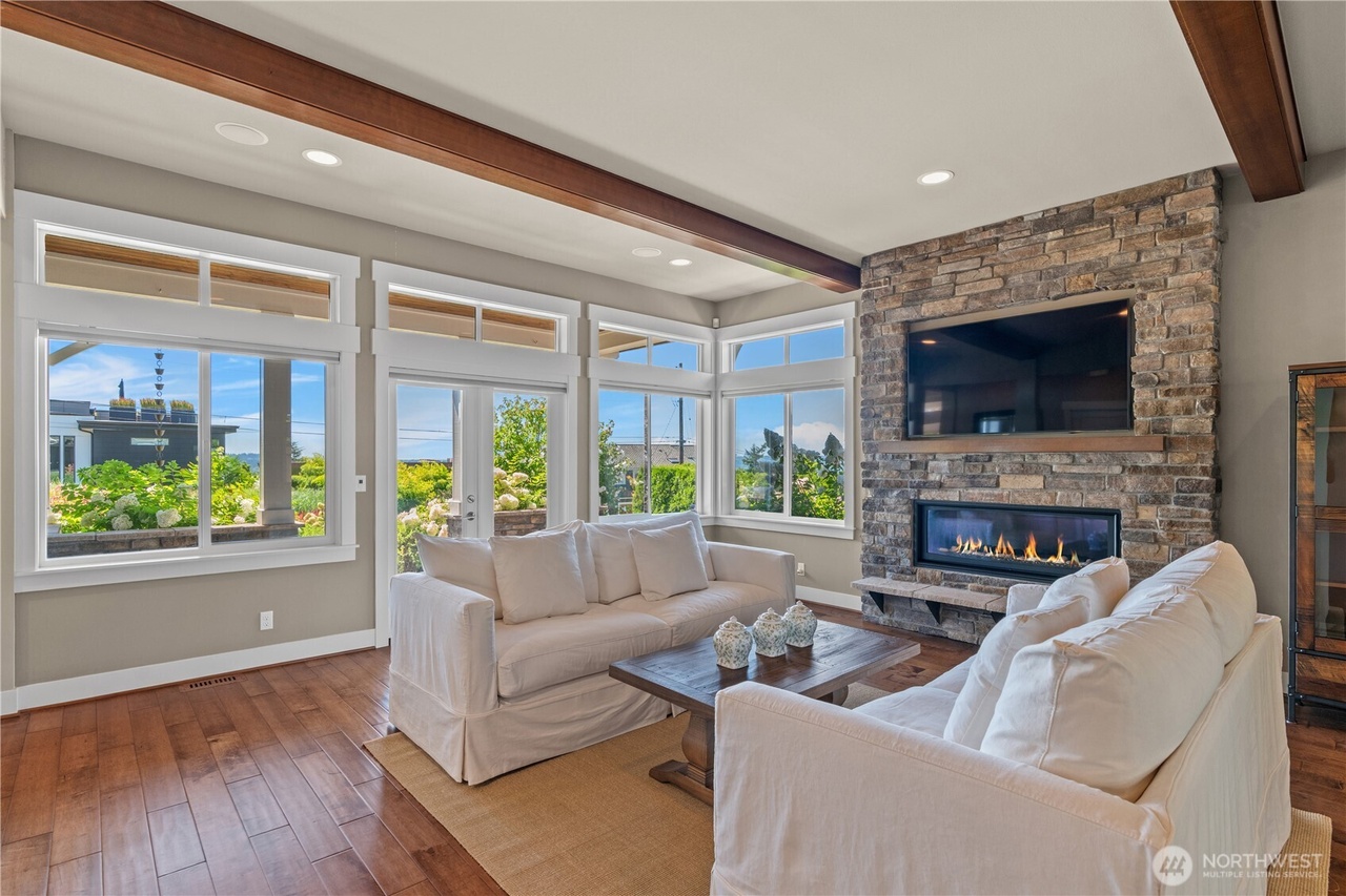 Kirkland, Washington, 98033, United States, 3 Bedrooms Bedrooms, ,3 BathroomsBathrooms,Residential,Forsale,1946229