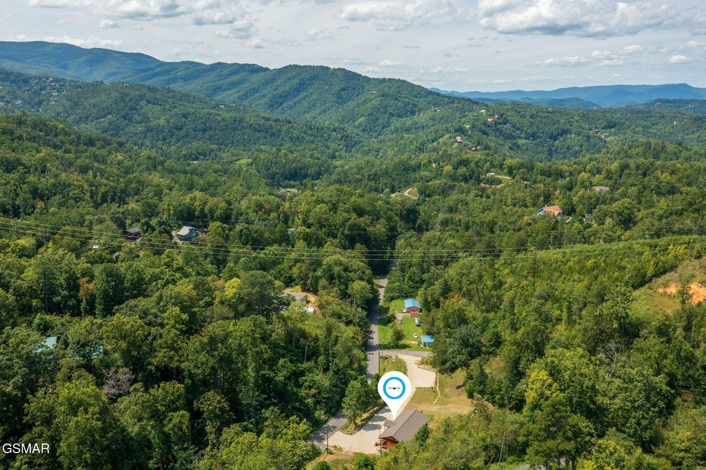 Gatlinburg, Tennessee, 37738, United States, 2 Bedrooms Bedrooms, ,2 BathroomsBathrooms,Residential,Forsale,1960233