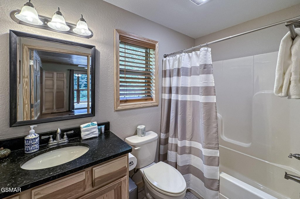 Gatlinburg, Tennessee, 37738, United States, 2 Bedrooms Bedrooms, ,2 BathroomsBathrooms,Residential,Forsale,1960233