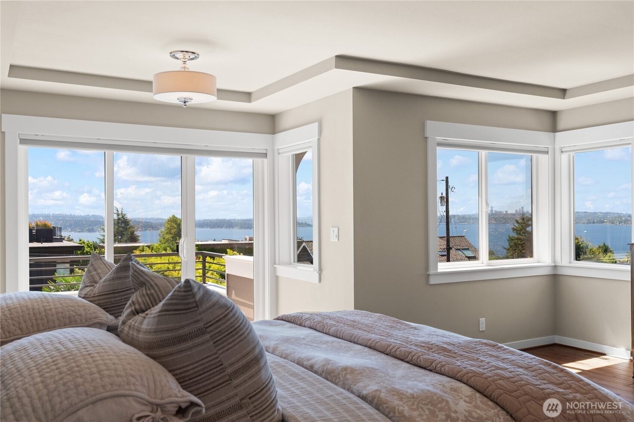 Kirkland, Washington, 98033, United States, 3 Bedrooms Bedrooms, ,3 BathroomsBathrooms,Residential,Forsale,1946229