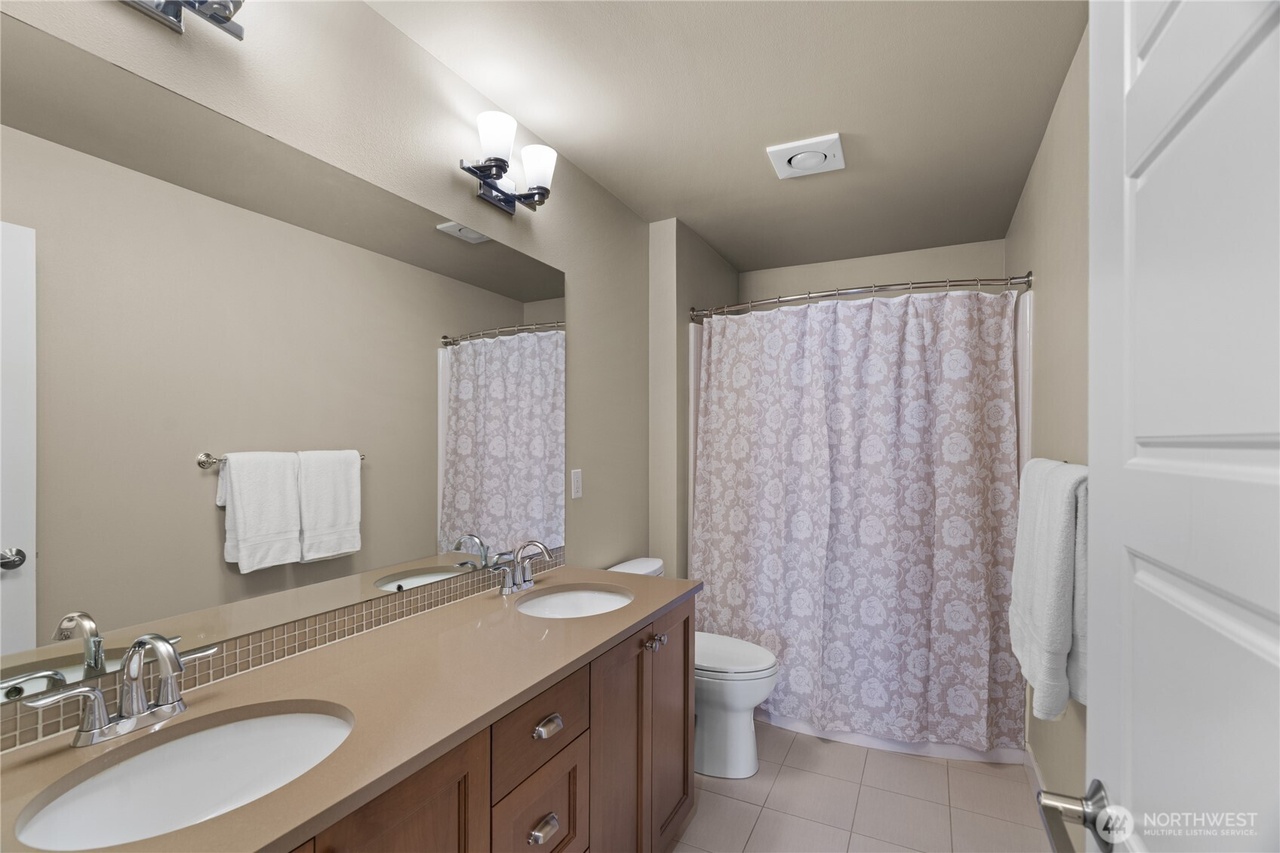 Kirkland, Washington, 98033, United States, 3 Bedrooms Bedrooms, ,3 BathroomsBathrooms,Residential,Forsale,1946229