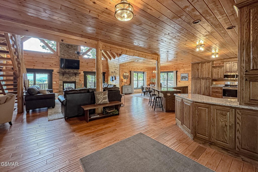 Sevierville, Tennessee, 37876, United States, 3 Bedrooms Bedrooms, ,3.5 BathroomsBathrooms,Residential,Forsale,1960217