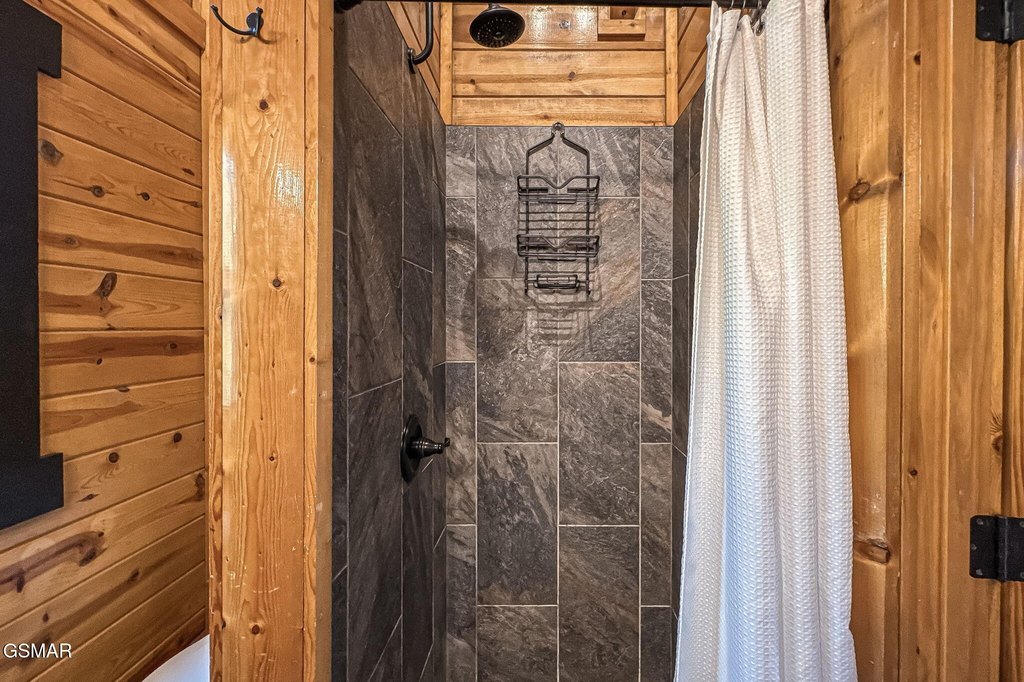 Sevierville, Tennessee, 37876, United States, 3 Bedrooms Bedrooms, ,3.5 BathroomsBathrooms,Residential,Forsale,1960217