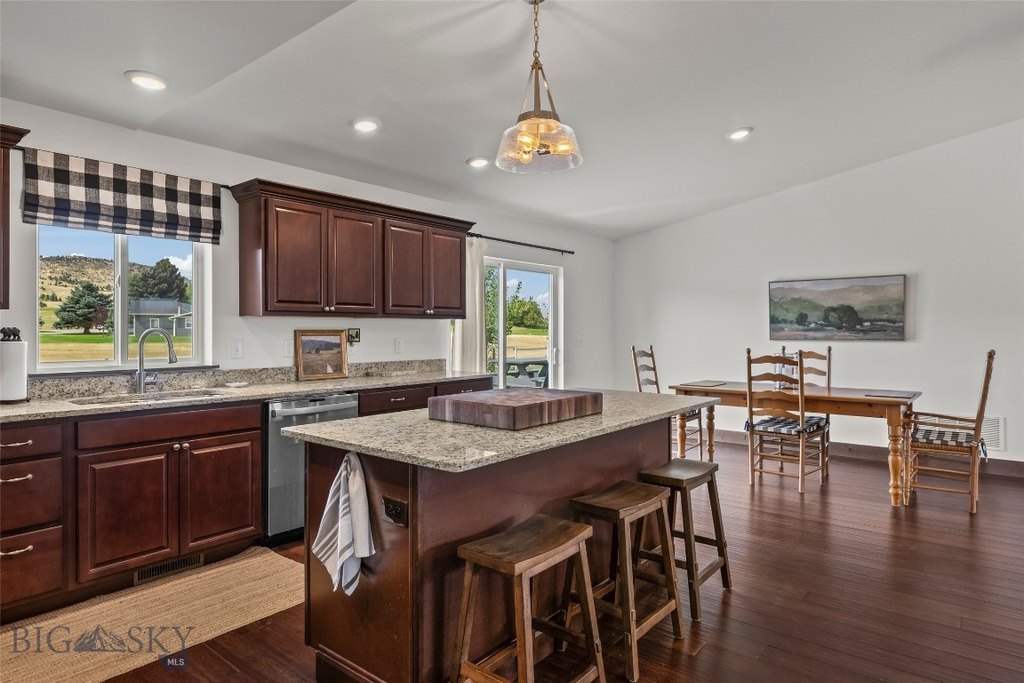 Ennis, Montana, 59729, United States, 3 Bedrooms Bedrooms, ,2 BathroomsBathrooms,Residential,Forsale,1986961