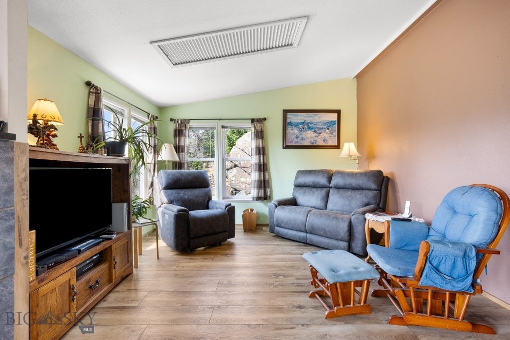 Whitehall, Montana, 59759, United States, 2 Bedrooms Bedrooms, ,2 BathroomsBathrooms,Residential,Forsale,1986969