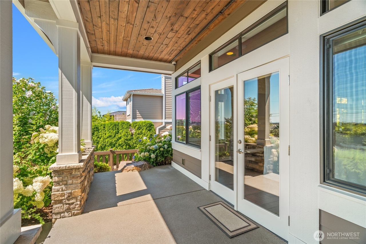 Kirkland, Washington, 98033, United States, 3 Bedrooms Bedrooms, ,3 BathroomsBathrooms,Residential,Forsale,1946229