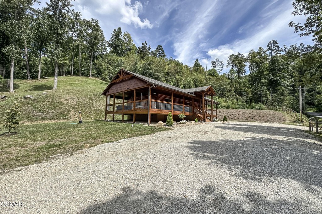 Gatlinburg, Tennessee, 37738, United States, 2 Bedrooms Bedrooms, ,2 BathroomsBathrooms,Residential,Forsale,1960233