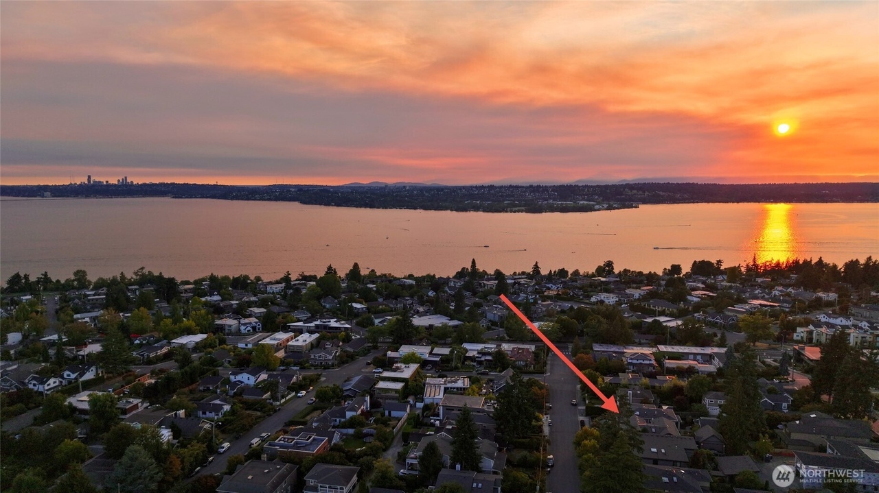 Kirkland, Washington, 98033, United States, 3 Bedrooms Bedrooms, ,3 BathroomsBathrooms,Residential,Forsale,1946229