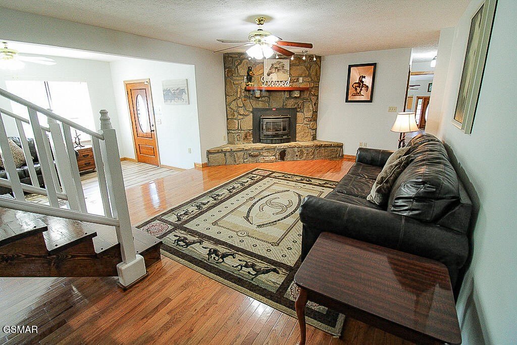 Sevierville, Tennessee, 37876, United States, 4 Bedrooms Bedrooms, ,4 BathroomsBathrooms,Residential,Forsale,1960230