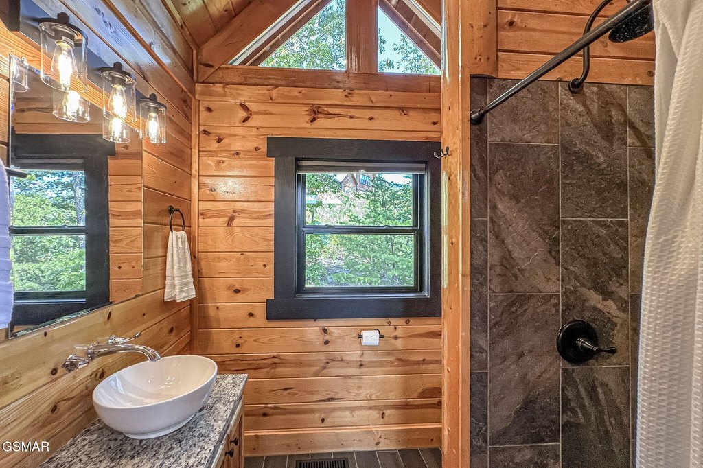 Sevierville, Tennessee, 37876, United States, 3 Bedrooms Bedrooms, ,3.5 BathroomsBathrooms,Residential,Forsale,1960217