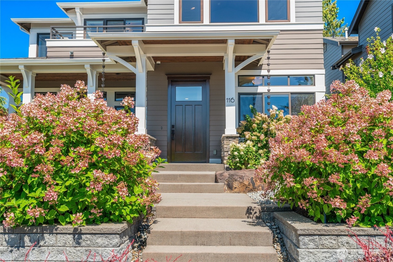 Kirkland, Washington, 98033, United States, 3 Bedrooms Bedrooms, ,3 BathroomsBathrooms,Residential,Forsale,1946229