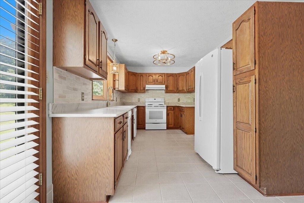 Russellville, Tennessee, 37860, United States, 3 Bedrooms Bedrooms, ,2.5 BathroomsBathrooms,Residential,Forsale,1962207