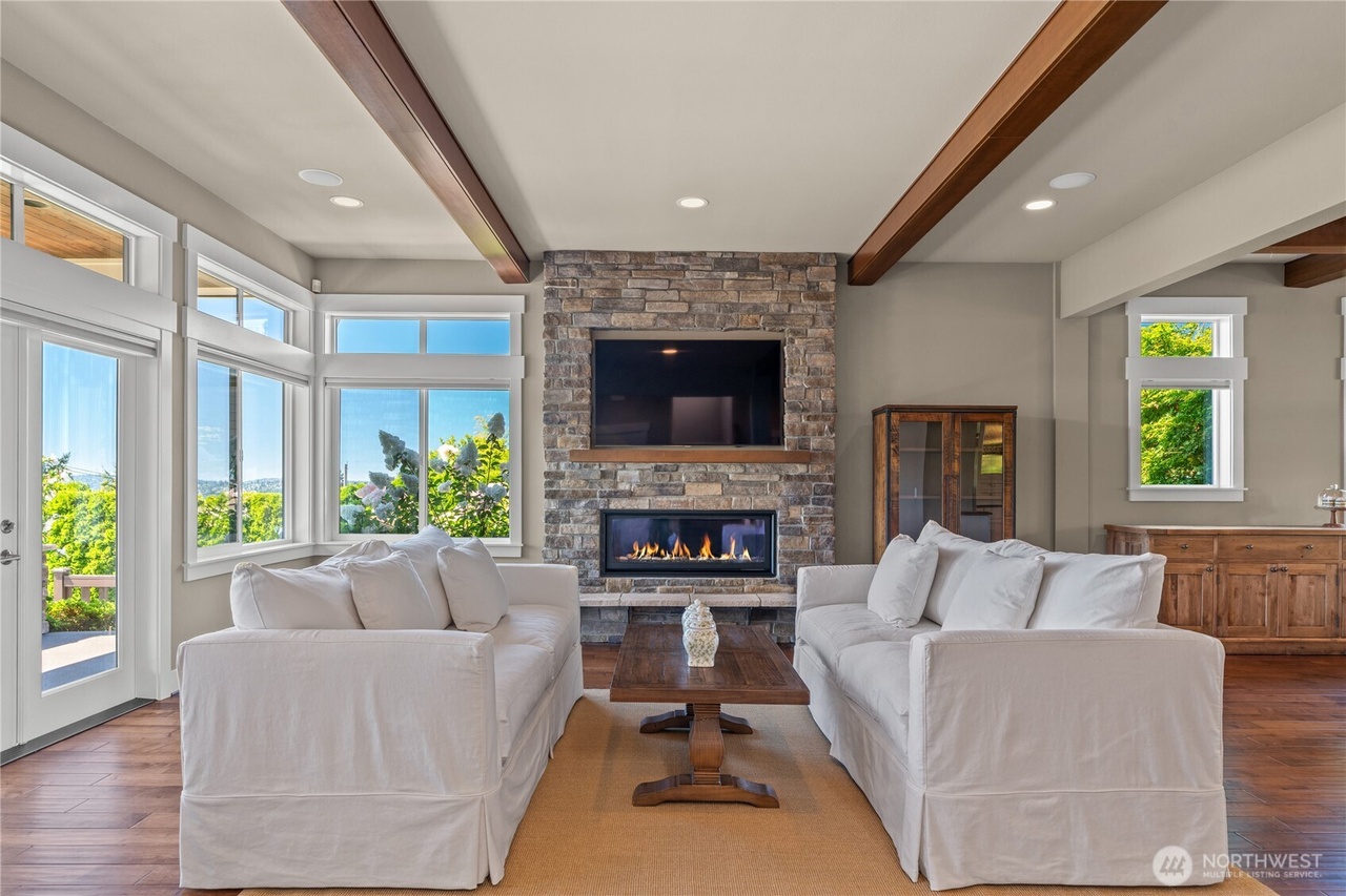 Kirkland, Washington, 98033, United States, 3 Bedrooms Bedrooms, ,3 BathroomsBathrooms,Residential,Forsale,1946229