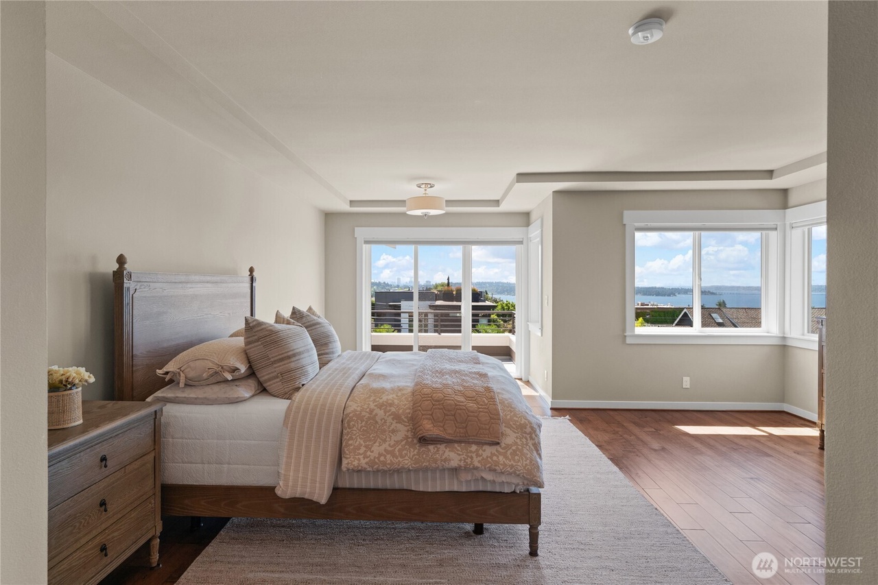 Kirkland, Washington, 98033, United States, 3 Bedrooms Bedrooms, ,3 BathroomsBathrooms,Residential,Forsale,1946229