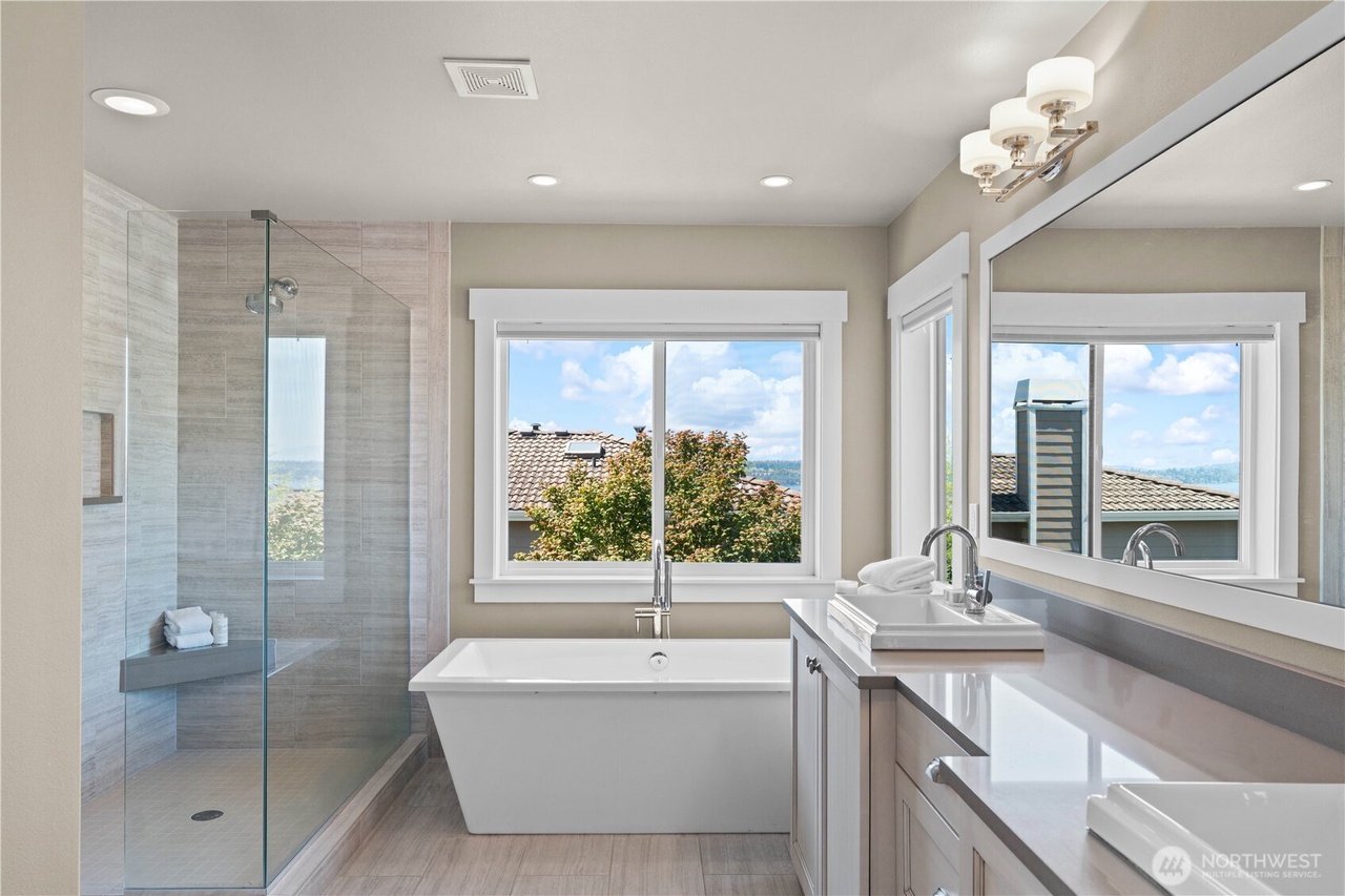 Kirkland, Washington, 98033, United States, 3 Bedrooms Bedrooms, ,3 BathroomsBathrooms,Residential,Forsale,1946229