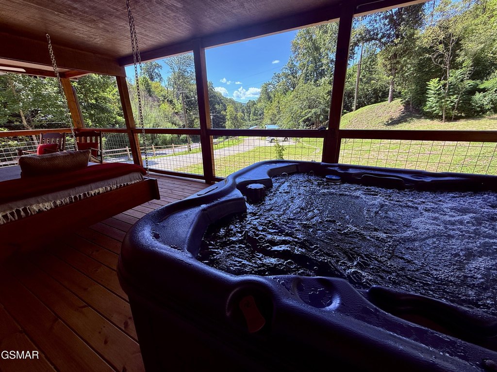 Gatlinburg, Tennessee, 37738, United States, 2 Bedrooms Bedrooms, ,2 BathroomsBathrooms,Residential,Forsale,1960233