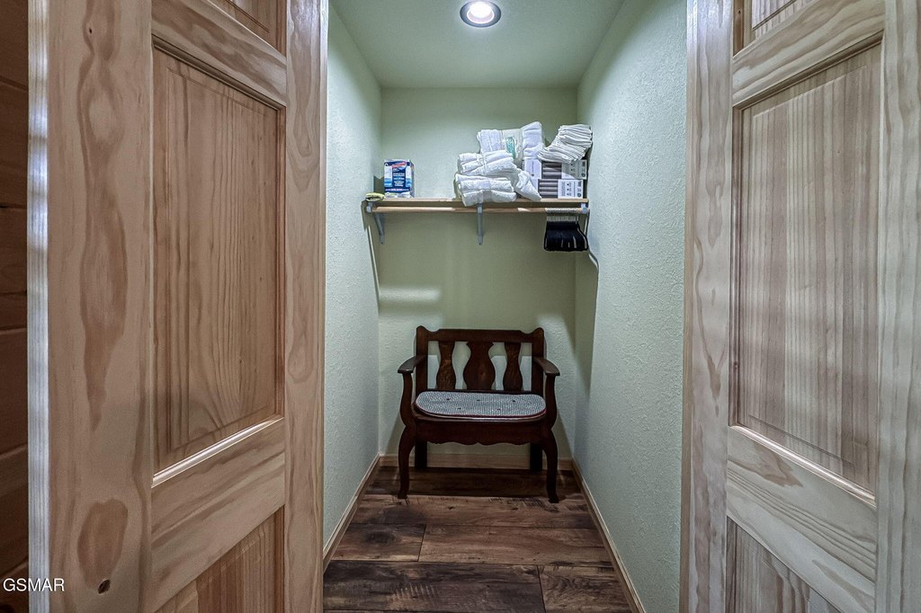 Gatlinburg, Tennessee, 37738, United States, 2 Bedrooms Bedrooms, ,2 BathroomsBathrooms,Residential,Forsale,1960233