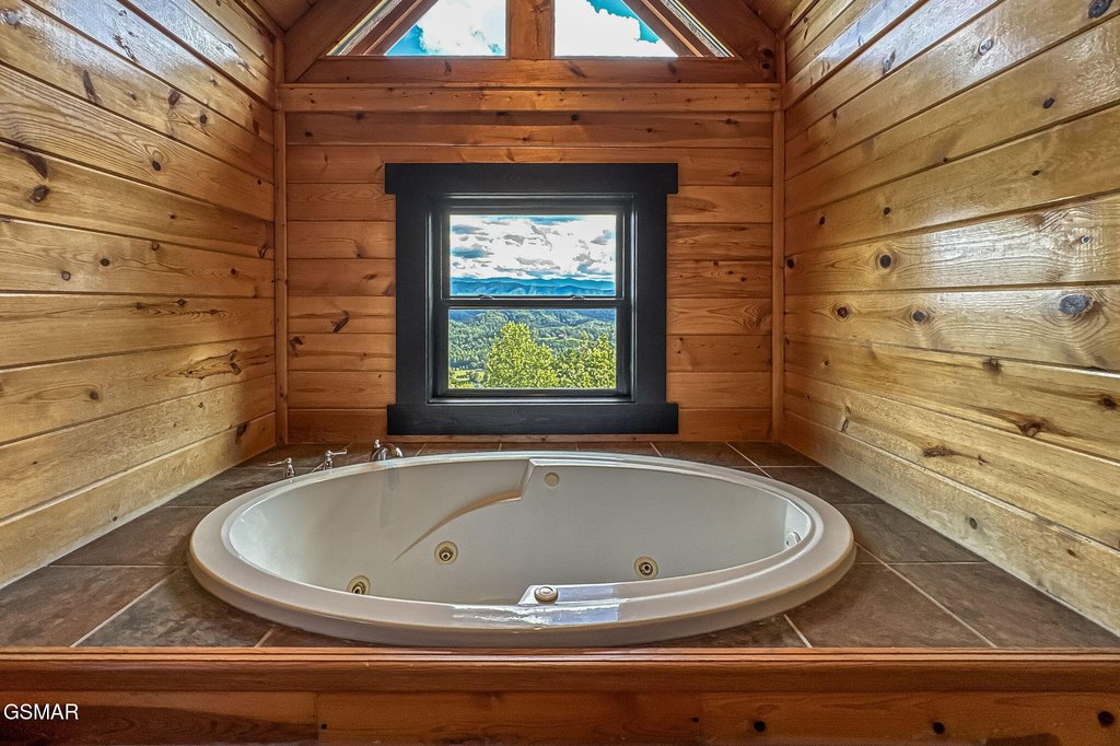 Sevierville, Tennessee, 37876, United States, 3 Bedrooms Bedrooms, ,3.5 BathroomsBathrooms,Residential,Forsale,1960217