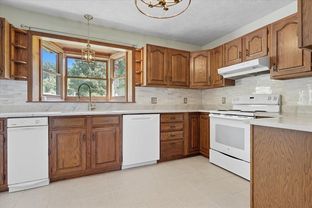 Russellville, Tennessee, 37860, United States, 3 Bedrooms Bedrooms, ,2.5 BathroomsBathrooms,Residential,Forsale,1962207