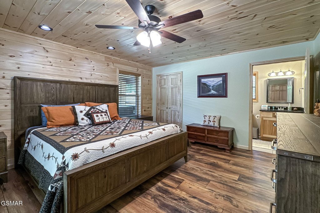 Gatlinburg, Tennessee, 37738, United States, 2 Bedrooms Bedrooms, ,2 BathroomsBathrooms,Residential,Forsale,1960233