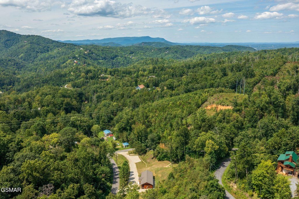 Gatlinburg, Tennessee, 37738, United States, 2 Bedrooms Bedrooms, ,2 BathroomsBathrooms,Residential,Forsale,1960233