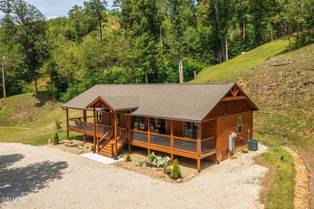 Gatlinburg, Tennessee, 37738, United States, 2 Bedrooms Bedrooms, ,2 BathroomsBathrooms,Residential,Forsale,1960233