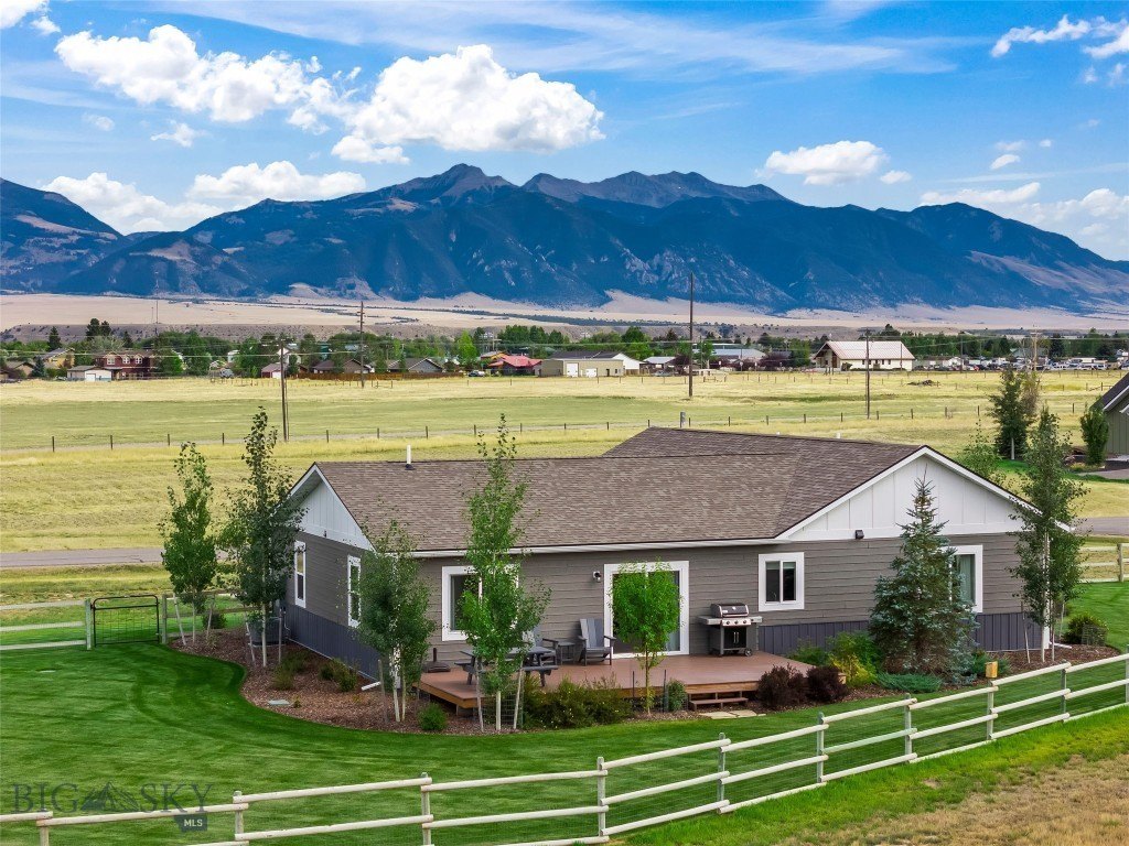 Ennis, Montana, 59729, United States, 3 Bedrooms Bedrooms, ,2 BathroomsBathrooms,Residential,Forsale,1986961