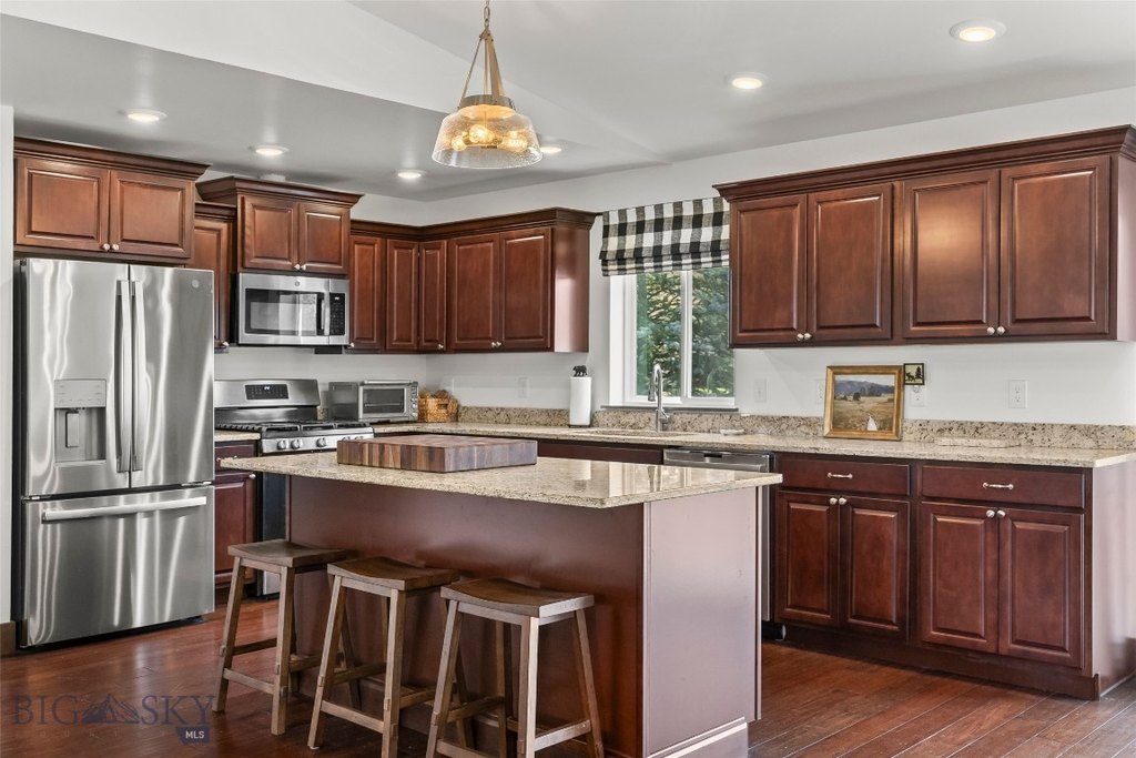 Ennis, Montana, 59729, United States, 3 Bedrooms Bedrooms, ,2 BathroomsBathrooms,Residential,Forsale,1986961