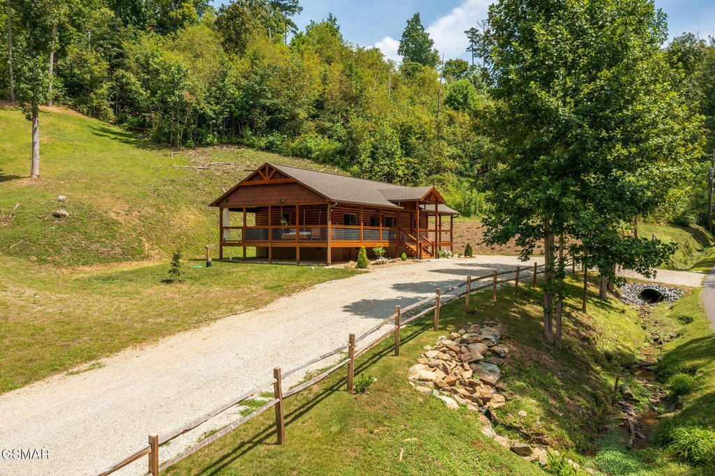 Gatlinburg, Tennessee, 37738, United States, 2 Bedrooms Bedrooms, ,2 BathroomsBathrooms,Residential,Forsale,1960233