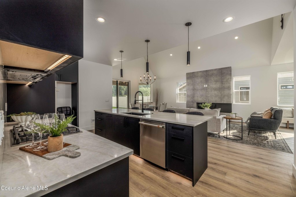 Hayden, Idaho, 83835, United States, 5 Bedrooms Bedrooms, ,4.5 BathroomsBathrooms,Residential,Forsale,1984586