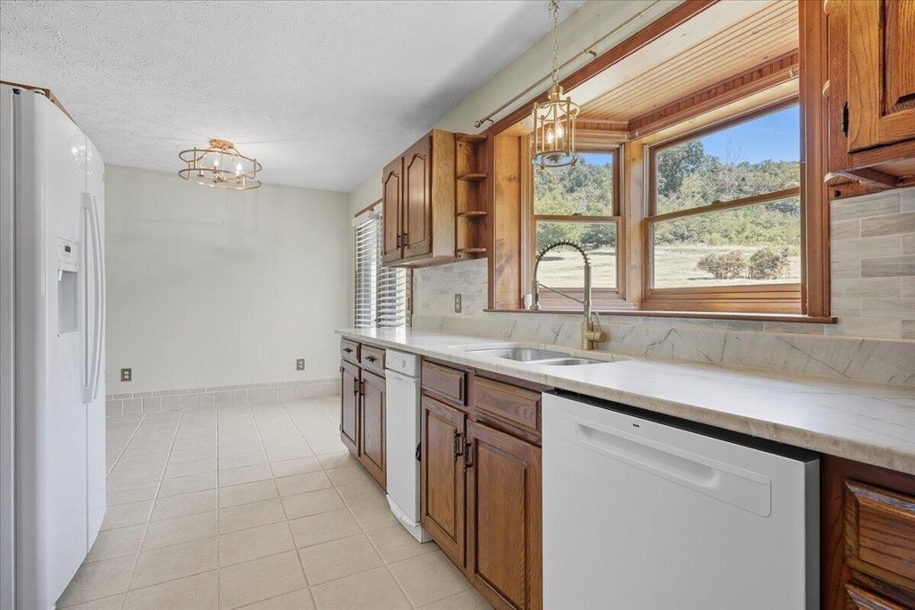 Russellville, Tennessee, 37860, United States, 3 Bedrooms Bedrooms, ,2.5 BathroomsBathrooms,Residential,Forsale,1962207