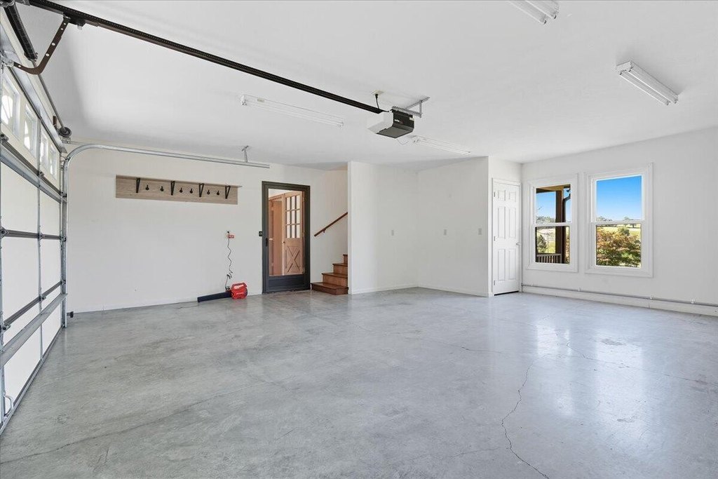 Russellville, Tennessee, 37860, United States, 3 Bedrooms Bedrooms, ,2.5 BathroomsBathrooms,Residential,Forsale,1962207