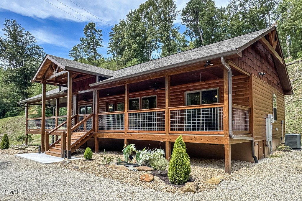 Gatlinburg, Tennessee, 37738, United States, 2 Bedrooms Bedrooms, ,2 BathroomsBathrooms,Residential,Forsale,1960233