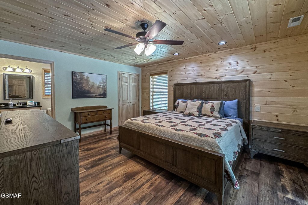 Gatlinburg, Tennessee, 37738, United States, 2 Bedrooms Bedrooms, ,2 BathroomsBathrooms,Residential,Forsale,1960233