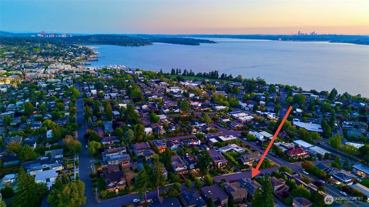 Kirkland, Washington, 98033, United States, 3 Bedrooms Bedrooms, ,3 BathroomsBathrooms,Residential,Forsale,1946229