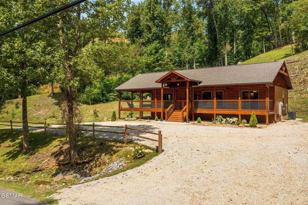 Gatlinburg, Tennessee, 37738, United States, 2 Bedrooms Bedrooms, ,2 BathroomsBathrooms,Residential,Forsale,1960233