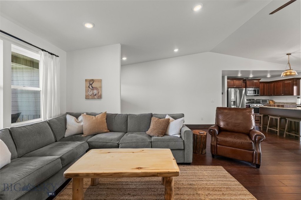 Ennis, Montana, 59729, United States, 3 Bedrooms Bedrooms, ,2 BathroomsBathrooms,Residential,Forsale,1986961