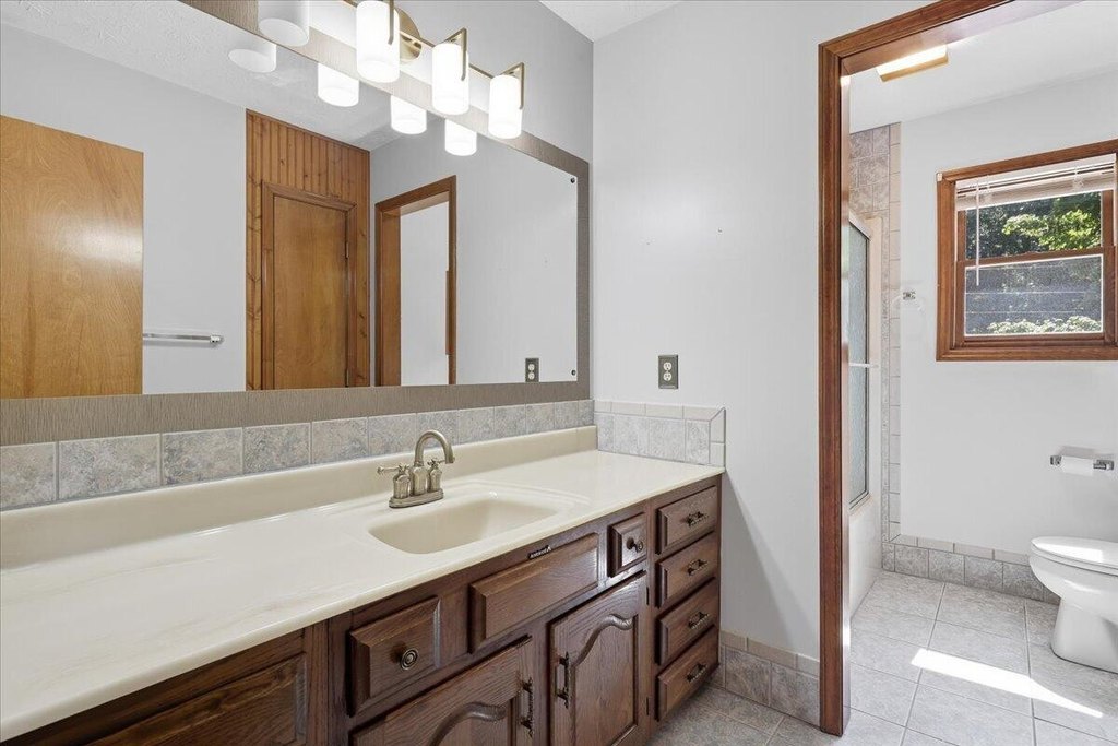 Russellville, Tennessee, 37860, United States, 3 Bedrooms Bedrooms, ,2.5 BathroomsBathrooms,Residential,Forsale,1962207