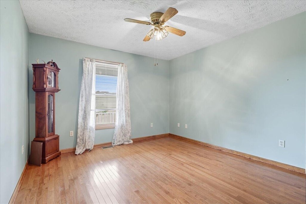 Russellville, Tennessee, 37860, United States, 3 Bedrooms Bedrooms, ,2.5 BathroomsBathrooms,Residential,Forsale,1962207