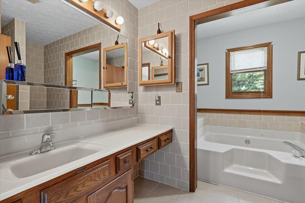 Russellville, Tennessee, 37860, United States, 3 Bedrooms Bedrooms, ,2.5 BathroomsBathrooms,Residential,Forsale,1962207