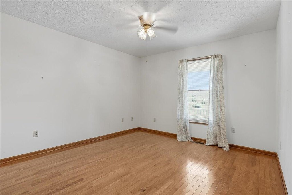 Russellville, Tennessee, 37860, United States, 3 Bedrooms Bedrooms, ,2.5 BathroomsBathrooms,Residential,Forsale,1962207