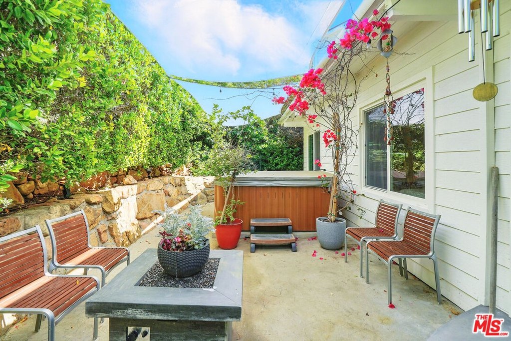 Calabasas, California, 91302, United States, 4 Bedrooms Bedrooms, ,3 BathroomsBathrooms,Residential,Forsale,1922115