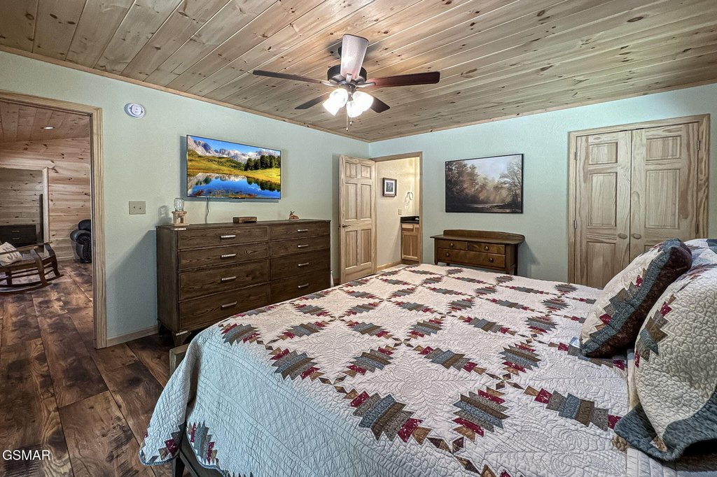 Gatlinburg, Tennessee, 37738, United States, 2 Bedrooms Bedrooms, ,2 BathroomsBathrooms,Residential,Forsale,1960233